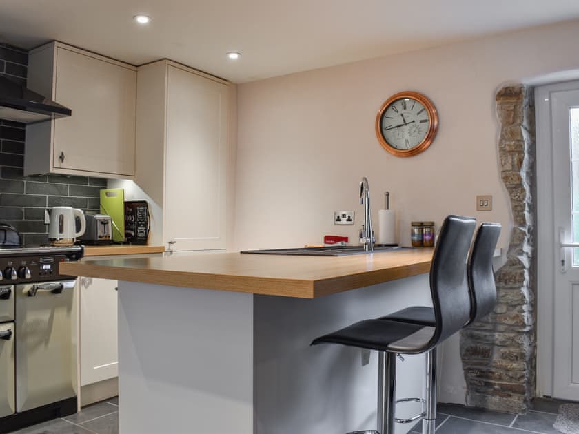 Kitchen | Honeysuckle Cottage, High Bickington