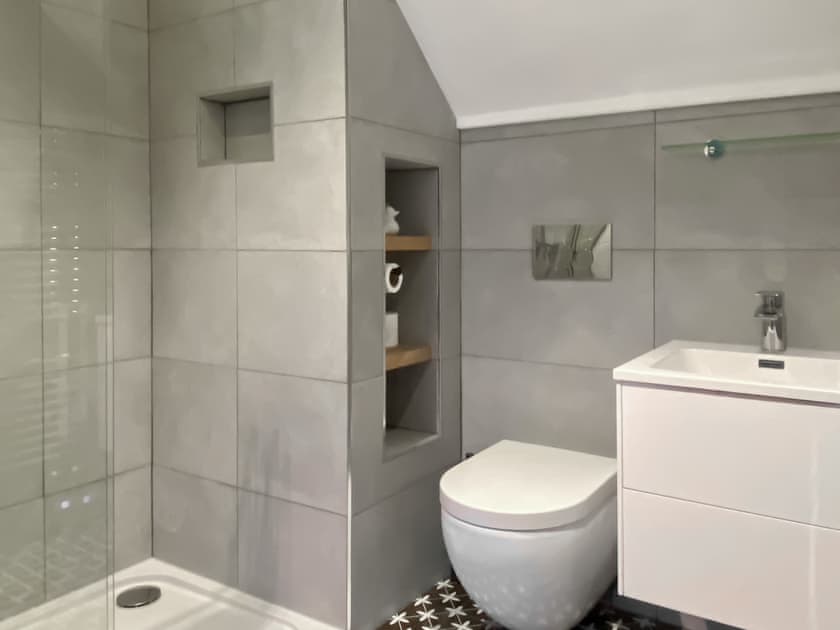 Master en-suite shower room | Rye Cottage, Helmsley