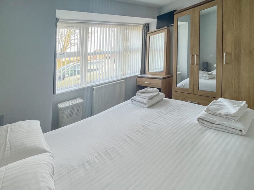 Double bedroom | Drift Wood - Coastal Cottages, Sutton-on-Sea, near Mablethorpe