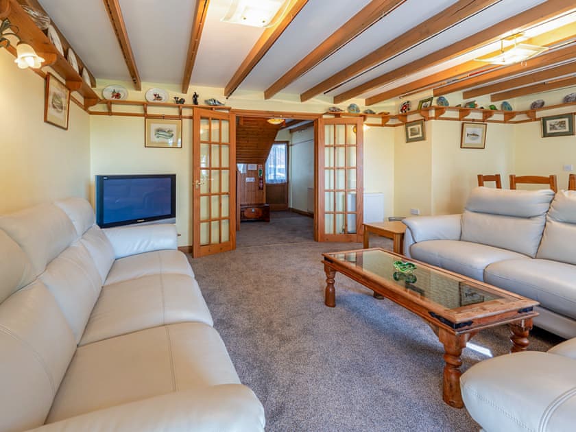 Open plan living space | Royale - Gables Getaways, Beaworthy