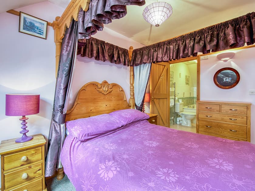 Double bedroom | Royale - Gables Getaways, Beaworthy
