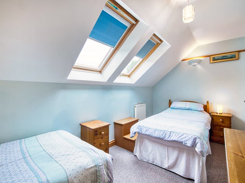 Twin bedroom | Royale - Gables Getaways, Beaworthy