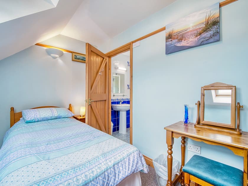 Twin bedroom | Royale - Gables Getaways, Beaworthy