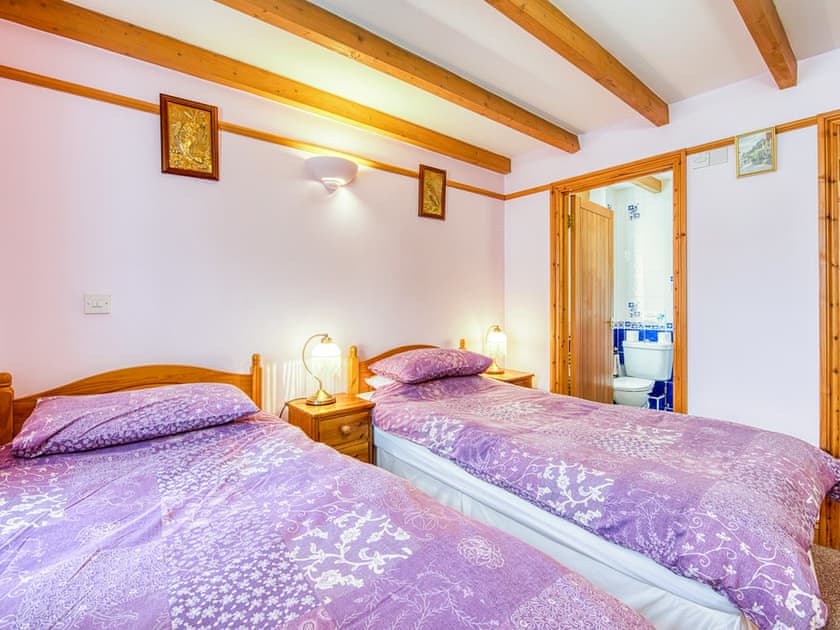 Twin bedroom | Royale - Gables Getaways, Beaworthy