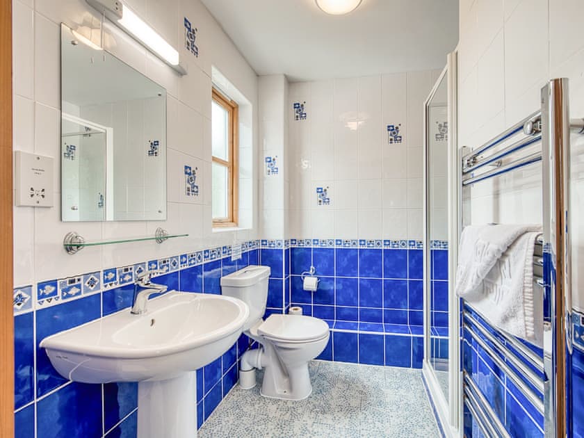 Bathroom | Royale - Gables Getaways, Beaworthy