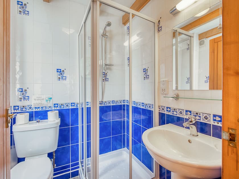Bathroom | Royale - Gables Getaways, Beaworthy