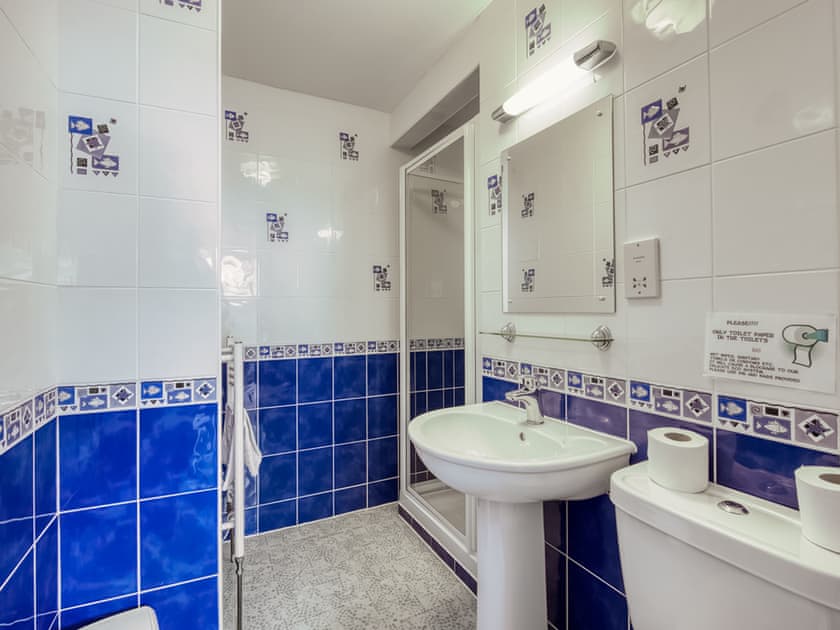 Bathroom | Royale - Gables Getaways, Beaworthy