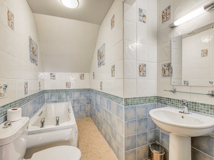 Bathroom | Royale - Gables Getaways, Beaworthy