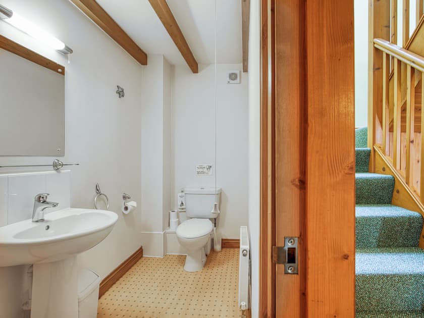Bathroom | Royale - Gables Getaways, Beaworthy