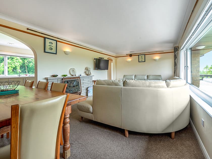 Living area | Paradise View - Gables Getaways, Beaworthy