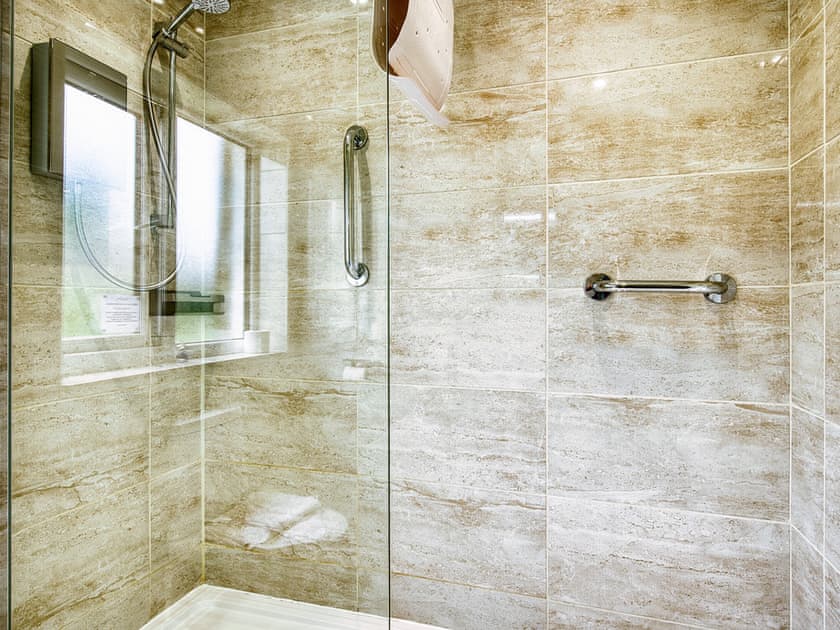 Bathroom | Paradise View - Gables Getaways, Beaworthy