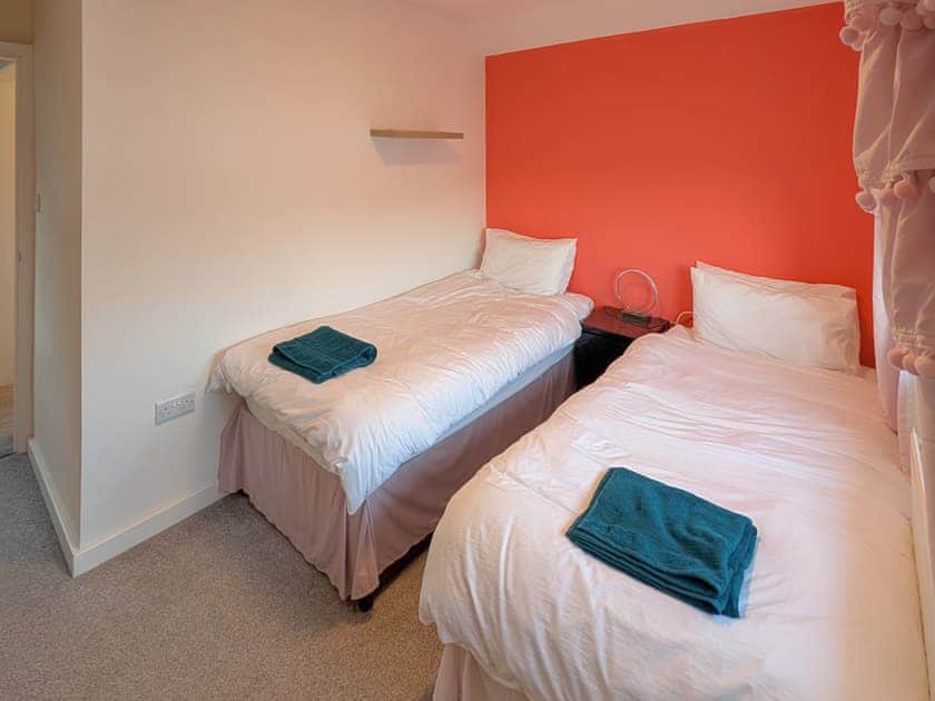 Twin bedroom | Afallon, Conwy