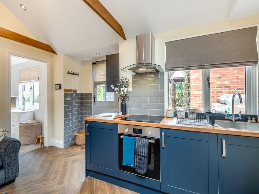 Kitchen | Rose Cottage - Rose Escapes, Banstead