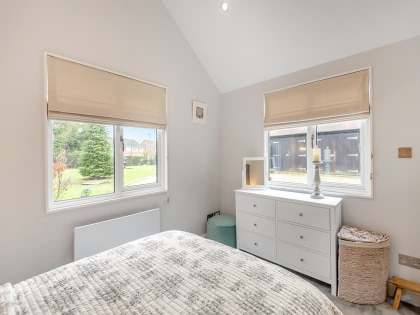 Double bedroom | Rose Cottage - Rose Escapes, Banstead
