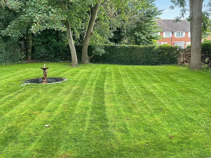 Garden | Rose Cottage - Rose Escapes, Banstead