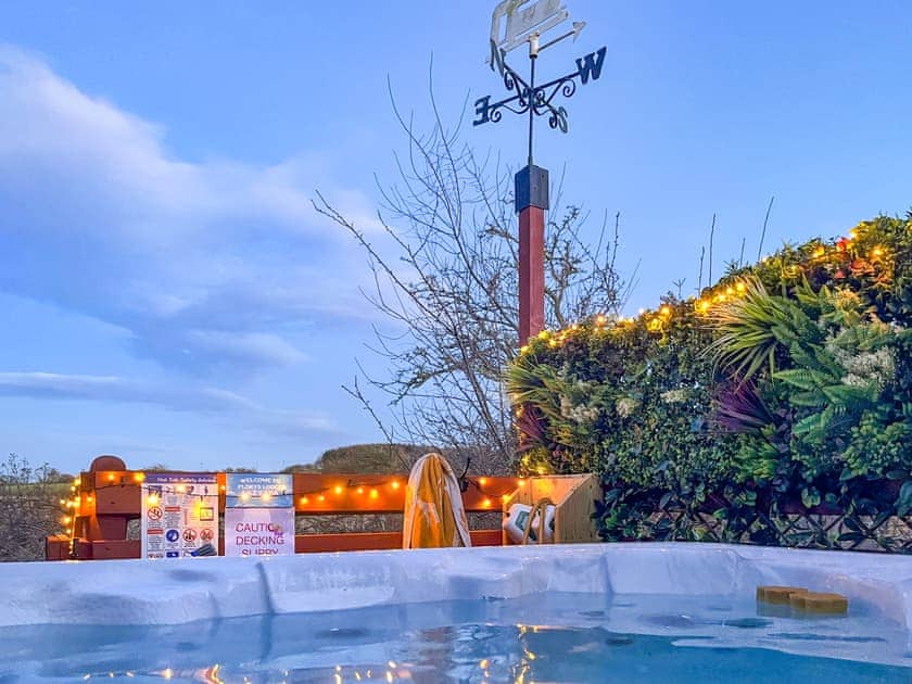 Secluded Hottub with flower wall | Floki’s Lodge, Felmoor Park, near Morpeth