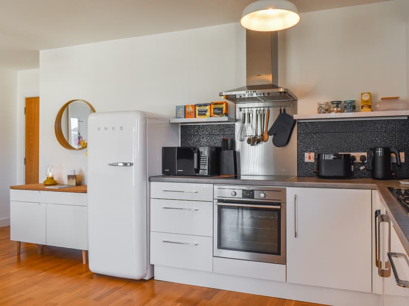 Kitchen | 9 Seaquest - Seaquest Apartments, Newquay