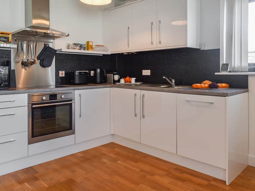 Kitchen | 9 Seaquest - Seaquest Apartments, Newquay