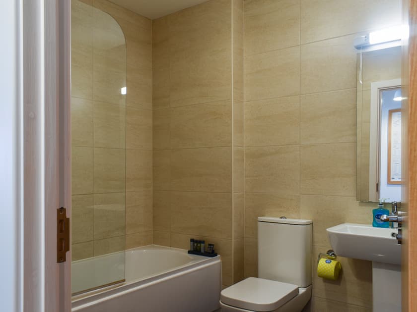 Bathroom | 9 Seaquest - Seaquest Apartments, Newquay
