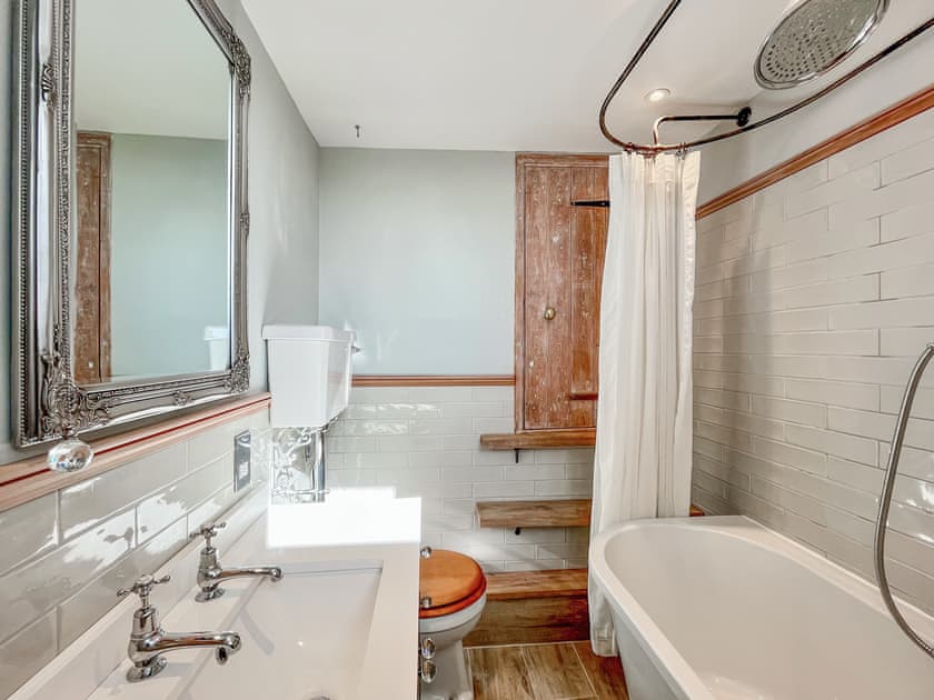 Bathroom | Drovers Cottage, Tetbury