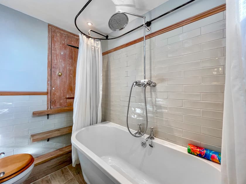 Bathroom | Drovers Cottage, Tetbury