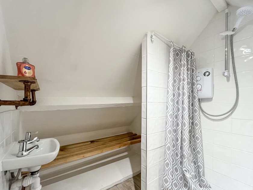 Bathroom | Drovers Cottage, Tetbury