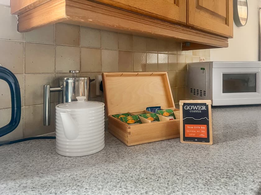 Kitchen | Jones’ Granary - Jones’ Cottages, Gower