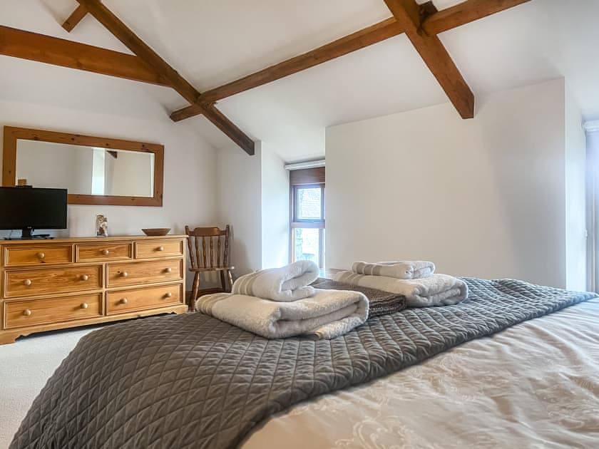 Double bedroom | Jones’ Granary - Jones’ Cottages, Gower