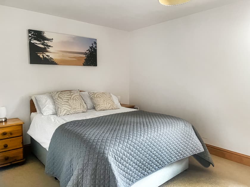 Double bedroom | Jones’ Granary - Jones’ Cottages, Gower