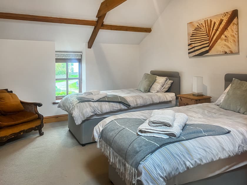 Twin bedroom | Jones’ Granary - Jones’ Cottages, Gower