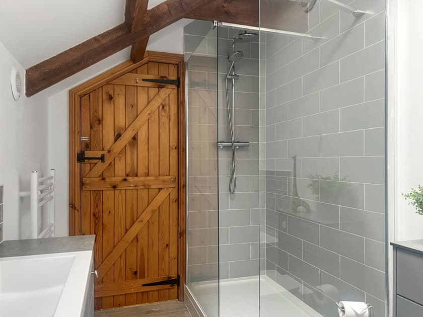 Bathroom | Jones’ Granary - Jones’ Cottages, Gower