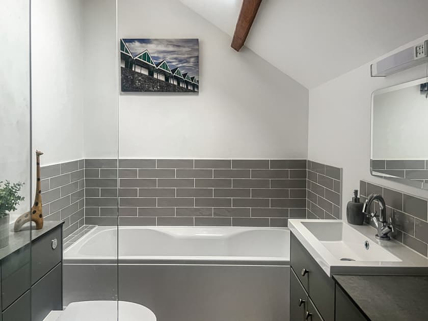 Bathroom | Jones’ Granary - Jones’ Cottages, Gower