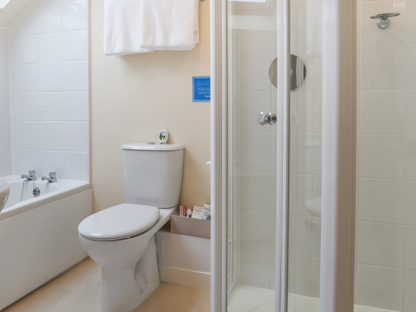 Bathroom | Cowshed - Tokenbury Manor Cottages, Liskeard