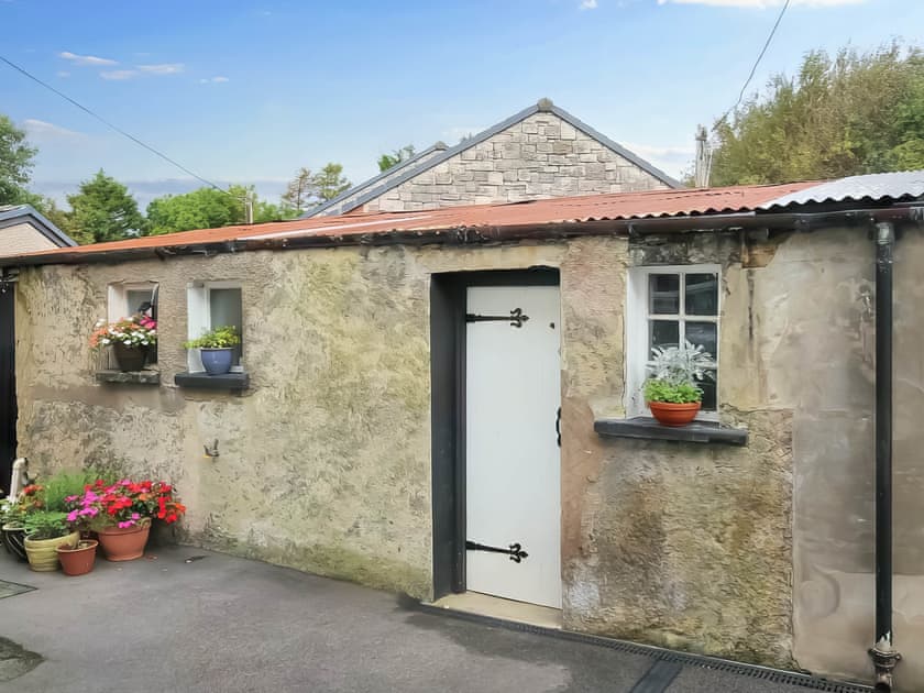 Exterior | Paddy’s Cottage, Flookburgh, near Grange-Over-Sands