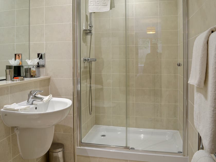 En-suite shower | North Bay Sands Apartment 2 - North Bay Sands Apartments, Scarborough