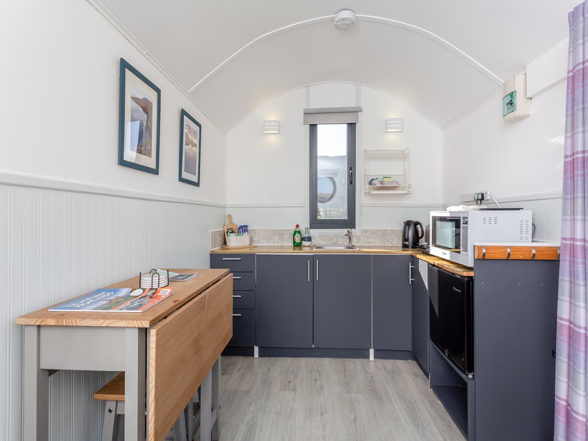 Inchnadamph Lodge properties - Shepherds Hut - Image 5