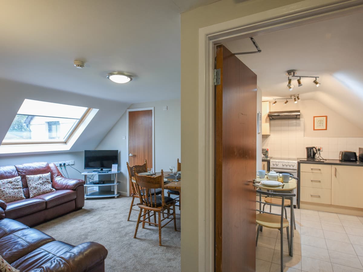 The Garden Lodge Flat - Holiday lodge in South Wales - Image 2