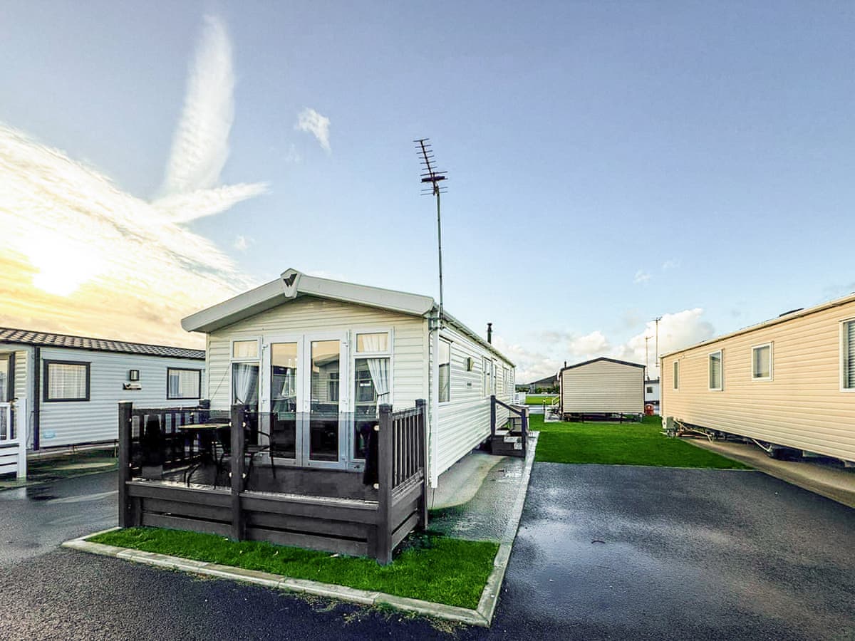 Holly's Lodge - Holiday Lodge in North Wales - Image 1