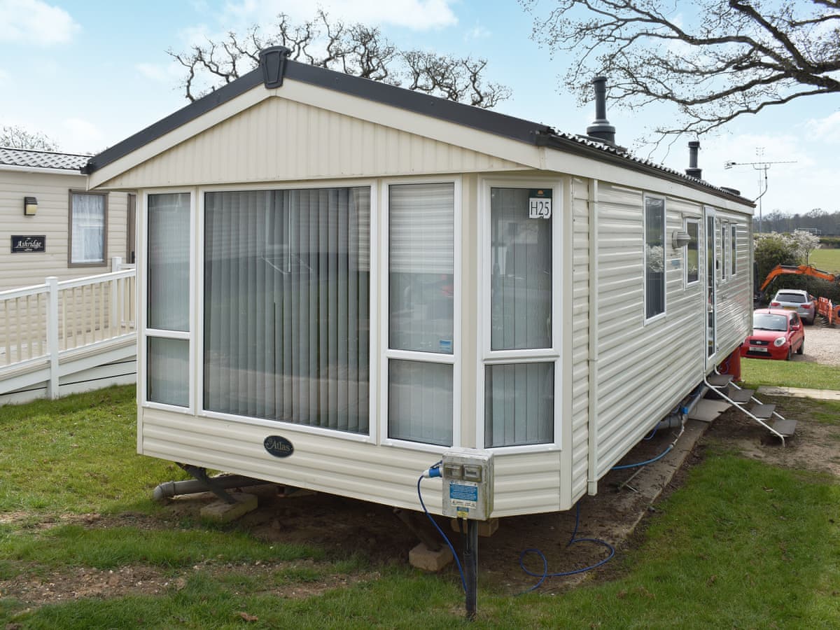 Flip-Flop Lodge - Holiday Lodge in Southern England - Image 1