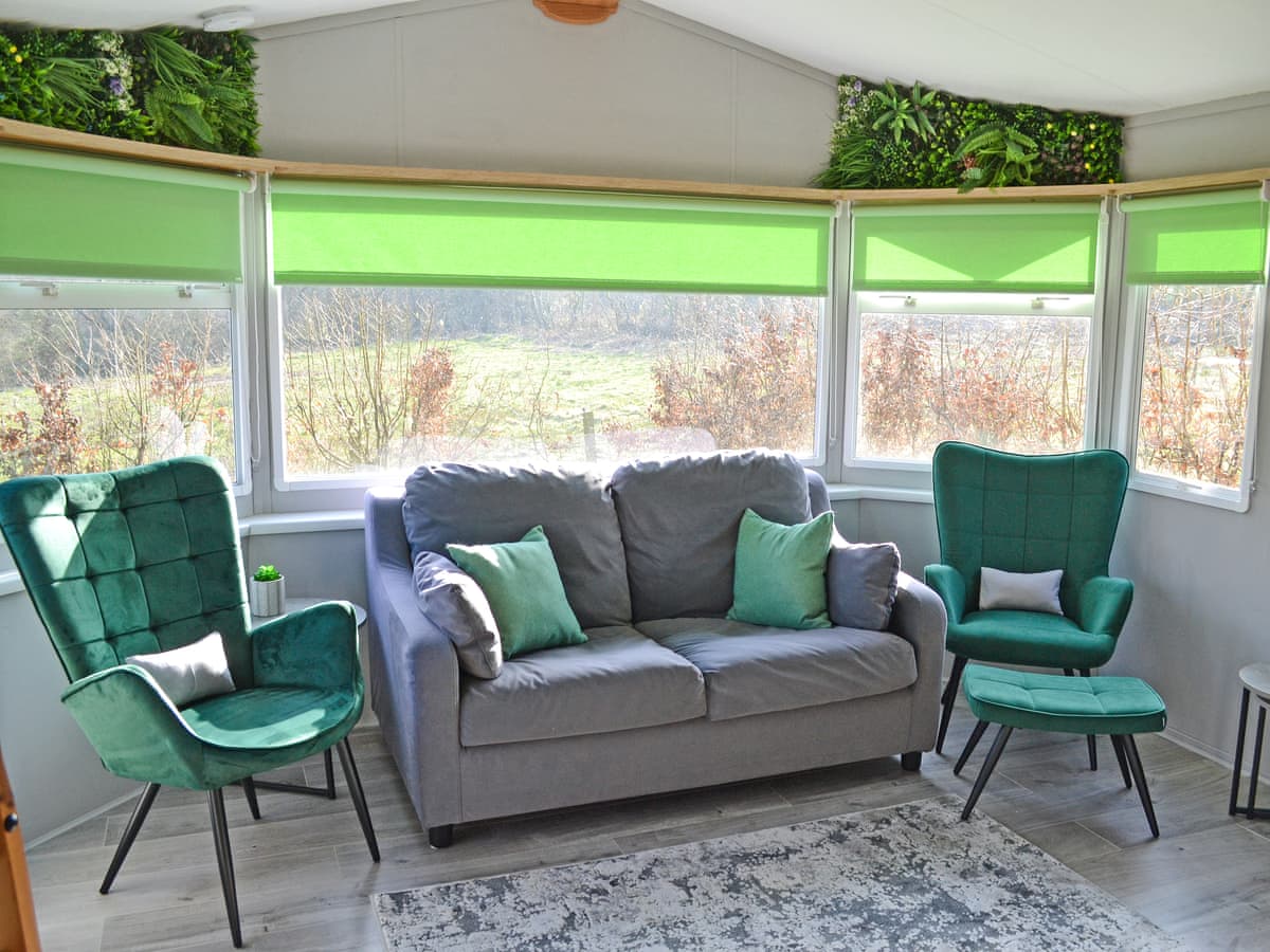 Island Hut Retreats - The Lodge - Holiday lodge in North Wales - Image 3