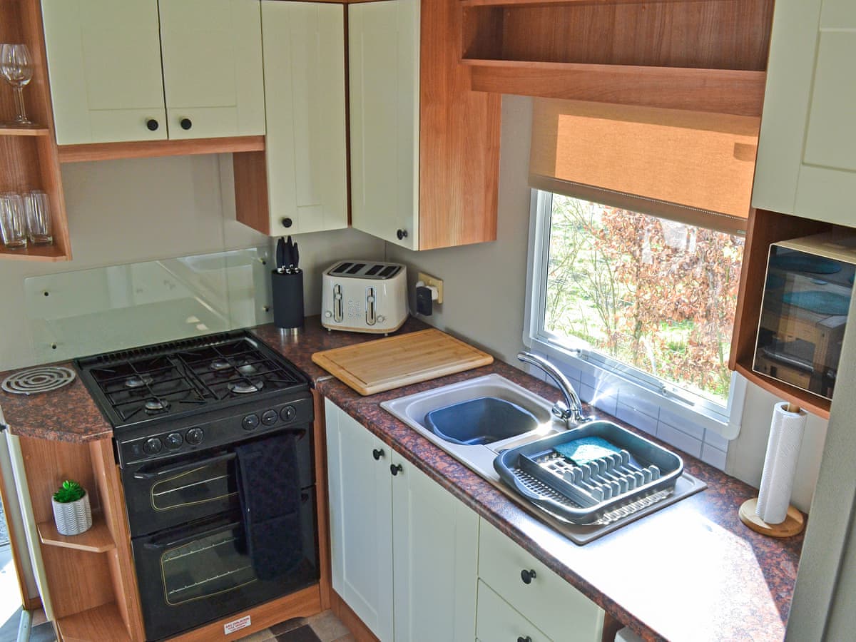 Island Hut Retreats - The Lodge - Holiday lodge in North Wales - Image 5