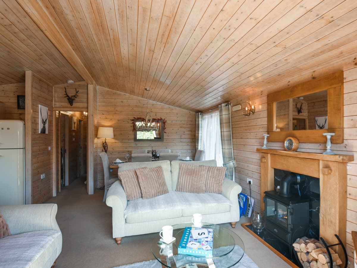 Waterfall Lodge - Holiday Lodge in Central England - Image 4