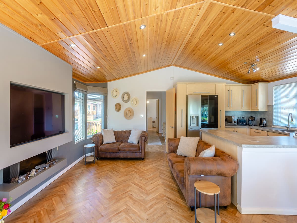 Willowbank Lodge - Holiday lodge in Central England - Image 3