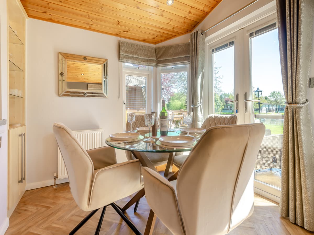Willowbank Lodge - Holiday lodge in Central England - Image 5