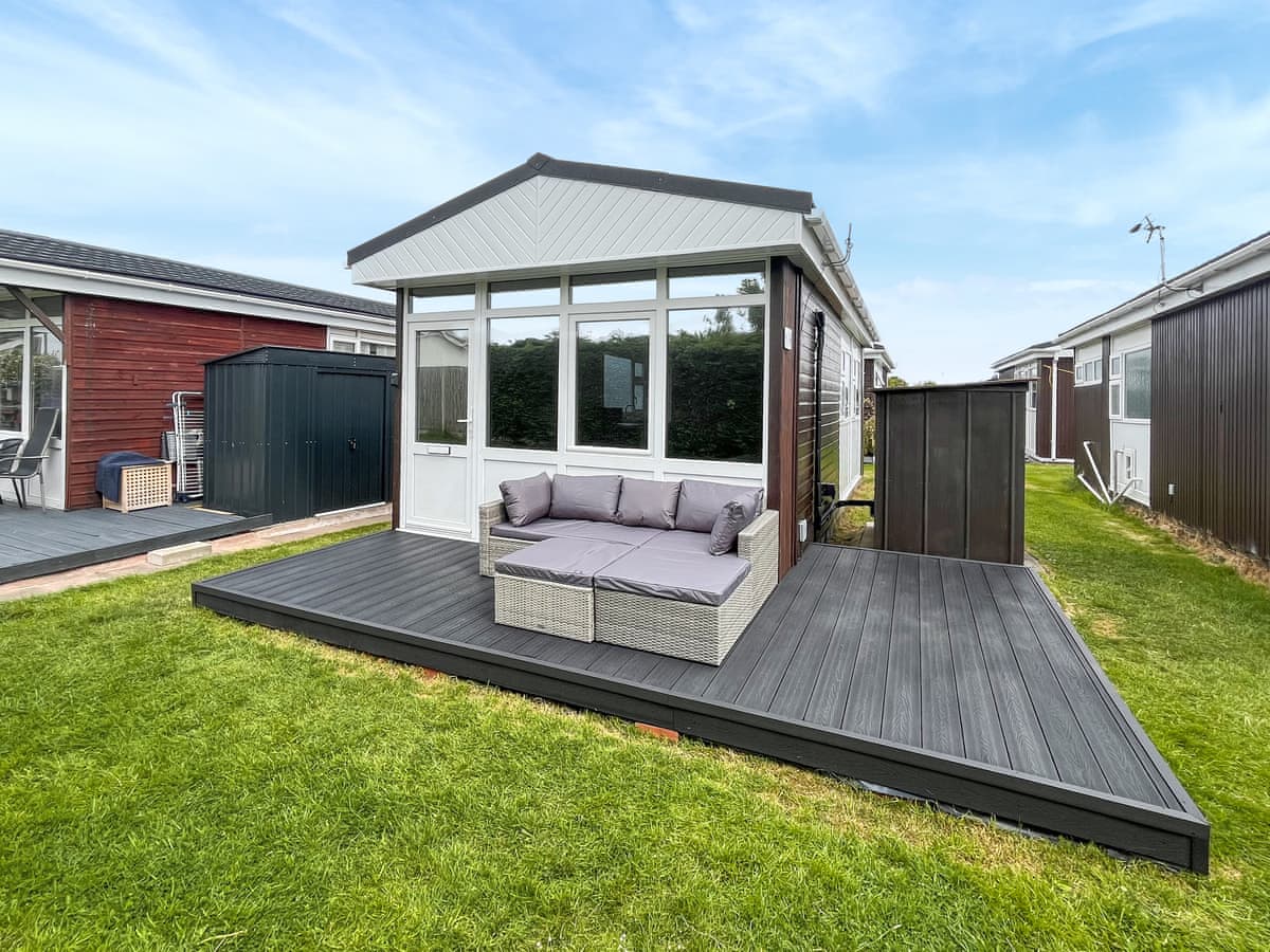 Melody's  Beach Lodge - Holiday lodge in Central England - Image 2