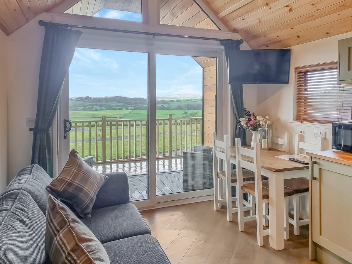 Holmescales Lodges - Tyan