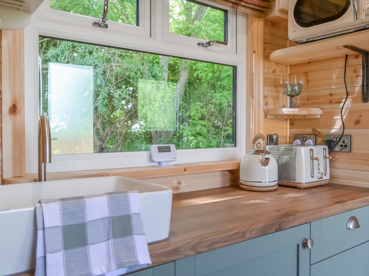 Shamrock Shepherds Huts - Ewe Lodge - Holiday Lodge in Yorkshire - Image 5