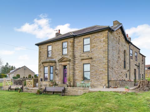 Greystonedale Mansion Holiday Retreat, a dog friendly cottage near Haltwhistle