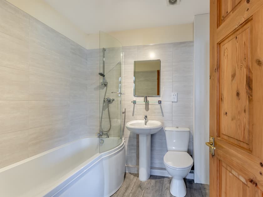 Bathroom | Milking Parlour - Dickinson Place Holiday Cottages, Allonby