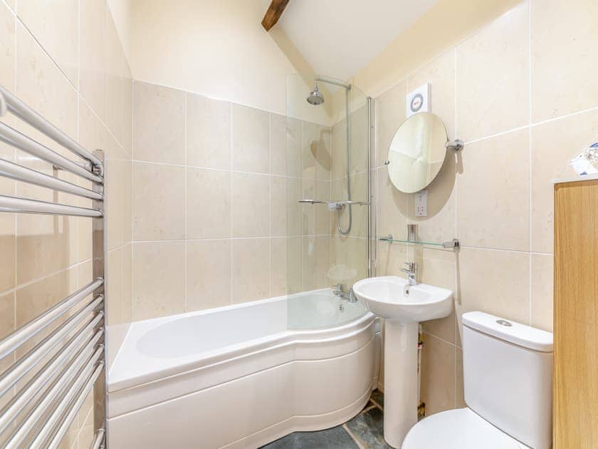 Bathroom | Eight Byre - Dickinson Place Holiday Cottages, Allonby